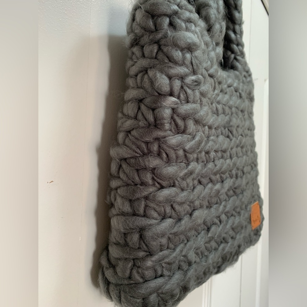 Chunky Knit Small Gray Tote Bag - Picture 4 of 10